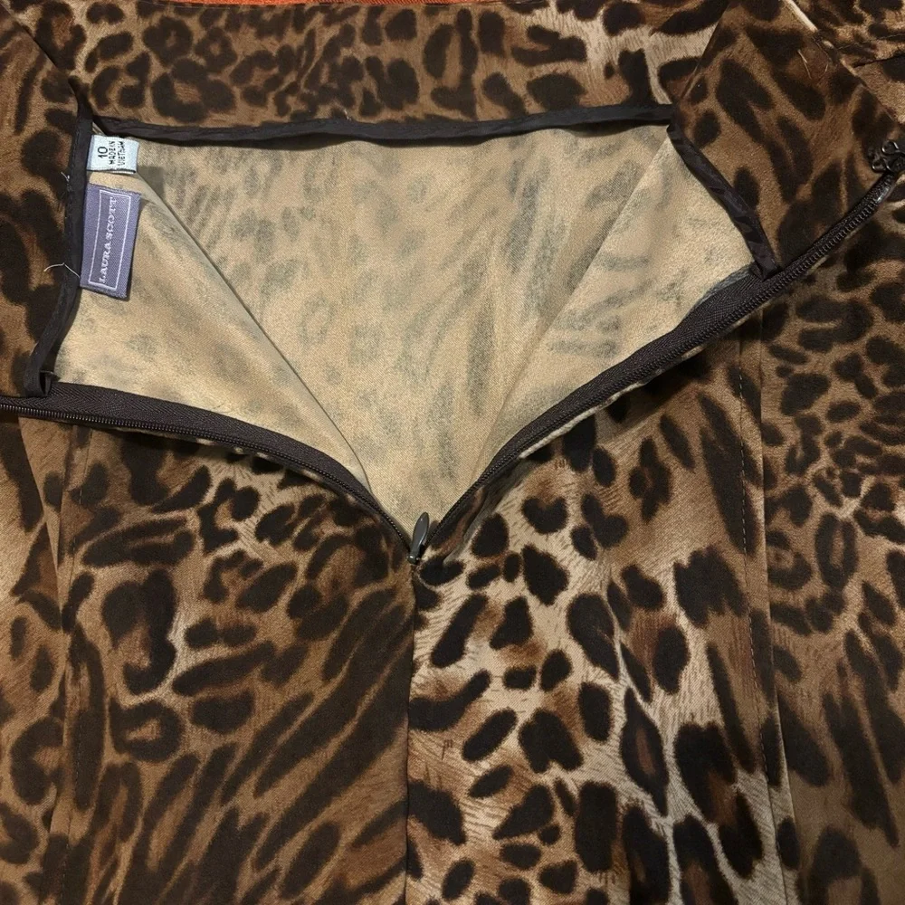❤️2/$15 or 3/$21❤️ Laura Scott Leopard Pencil Skirt, Size 10